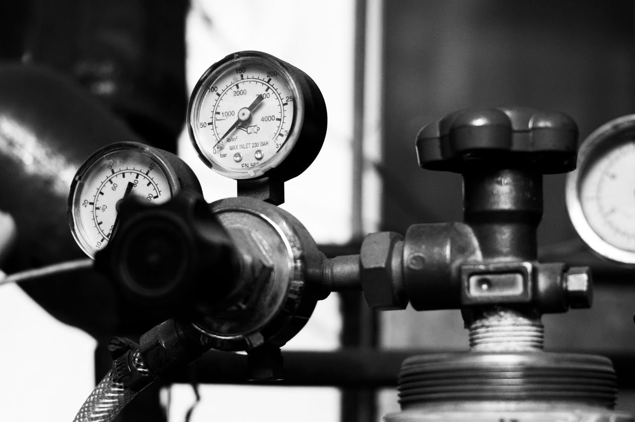 What is the Conversion Factor from Bar to PSI 